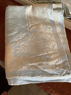 vintage blue and white damask tablecloth